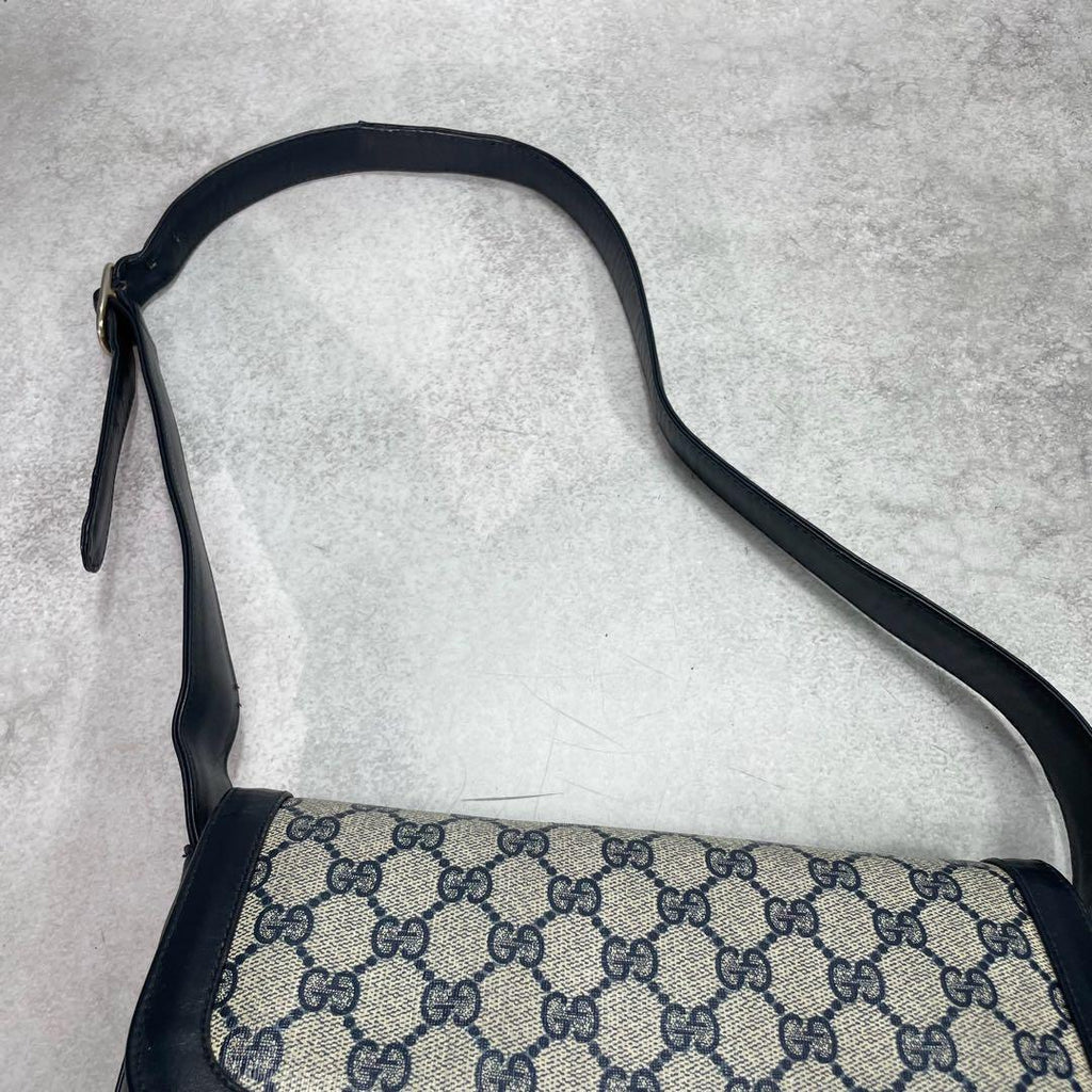 Gucci GG Shoulder Bag Navy Beige Logo Leather — view 4
