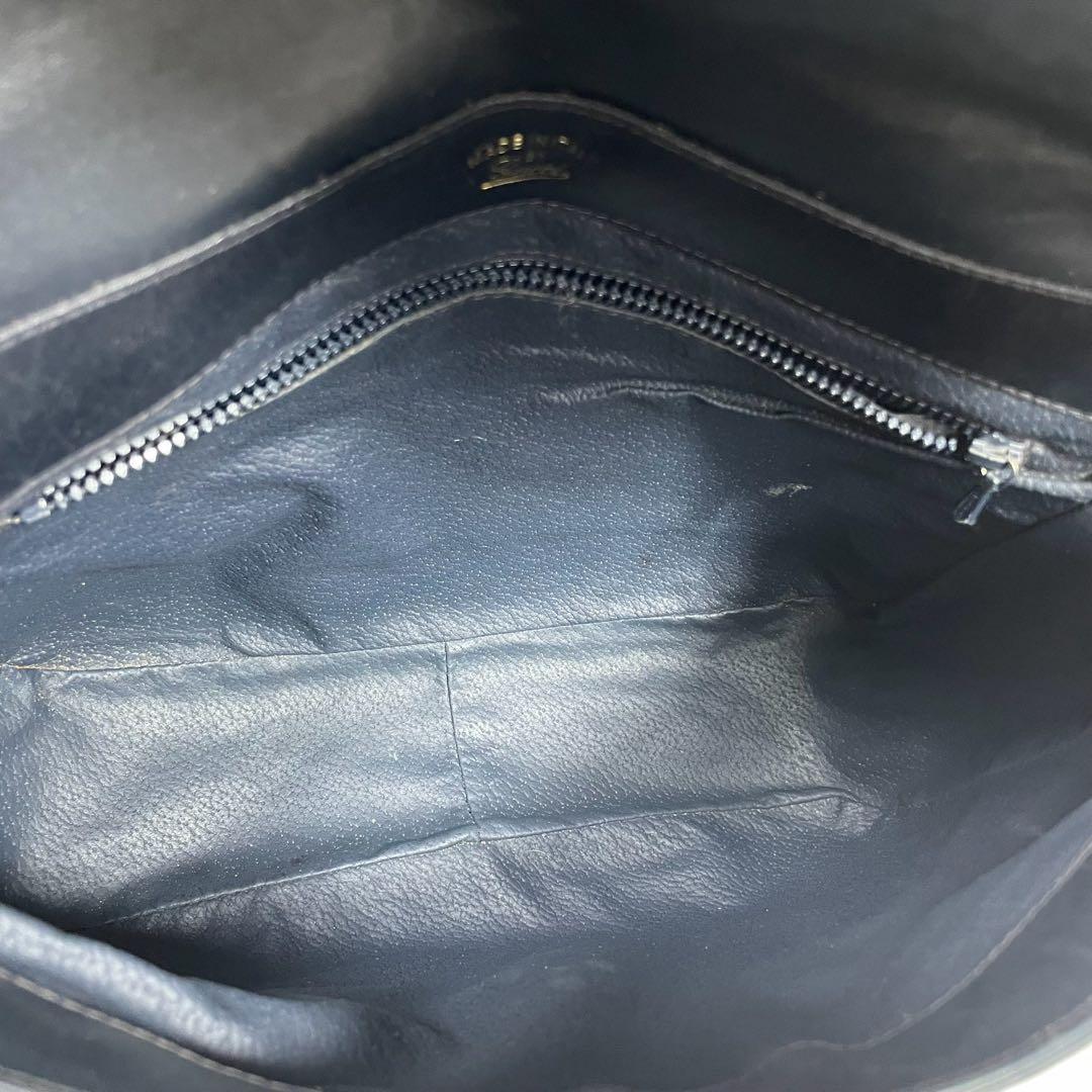 Gucci GG Shoulder Bag Navy Beige Logo Leather — view 5