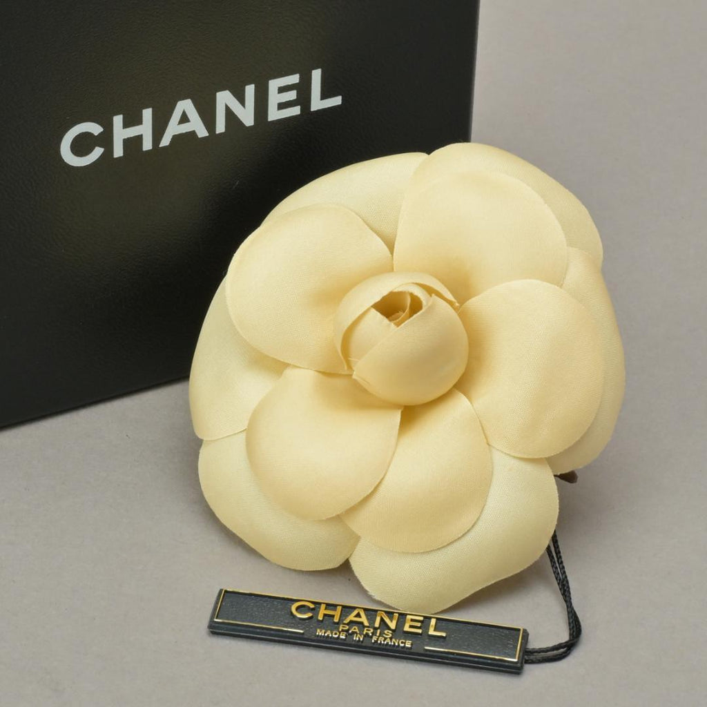 Chanel Camellia Brooch Corsage 8 Ivory White