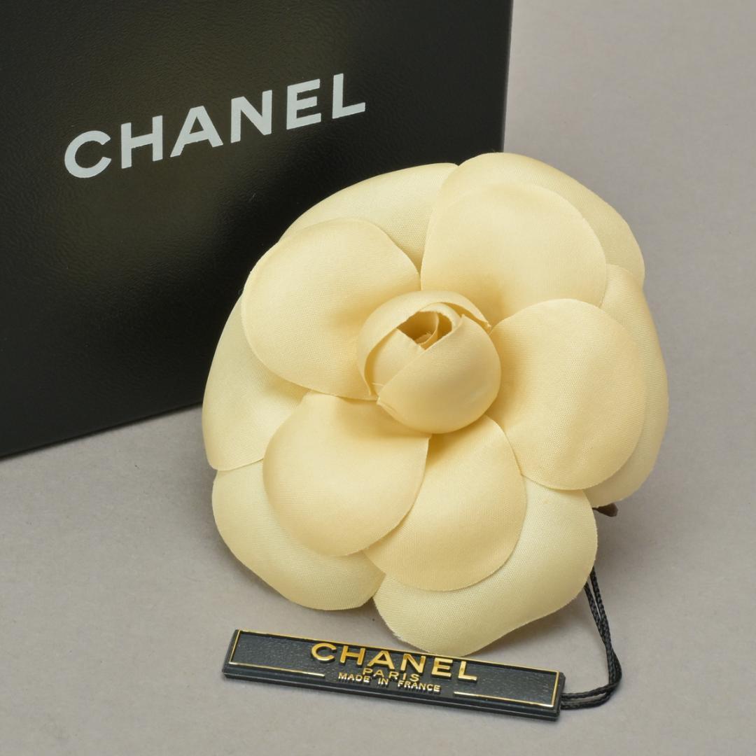 Chanel Camellia Brooch Corsage 8 Ivory White