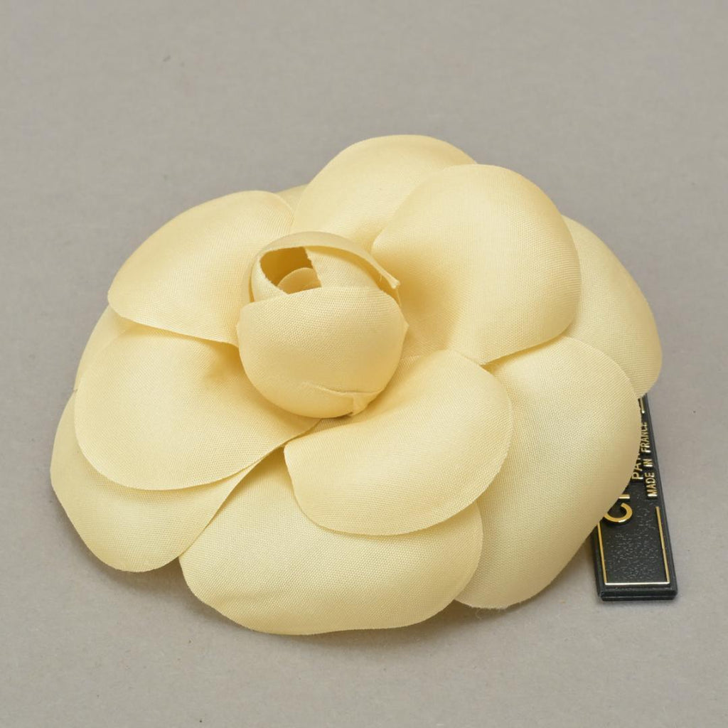 Chanel Camellia Brooch Corsage 8 Ivory White — view 2