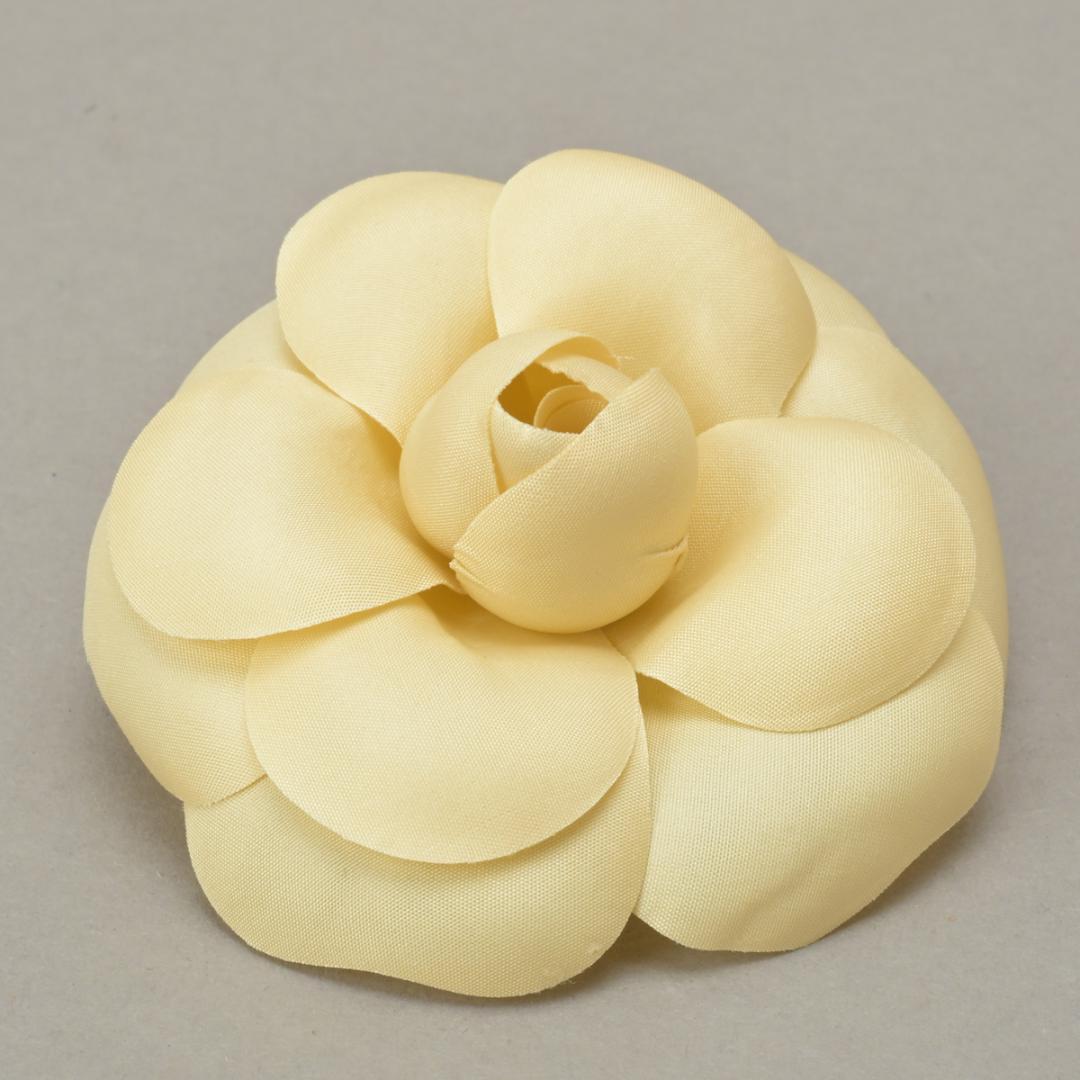Chanel Camellia Brooch Corsage 8 Ivory White — view 3