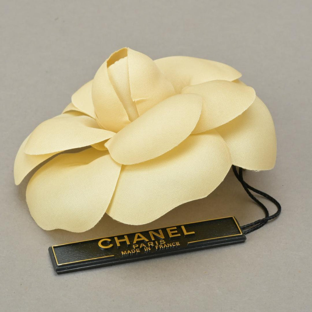 Chanel Camellia Brooch Corsage 8 Ivory White — view 4