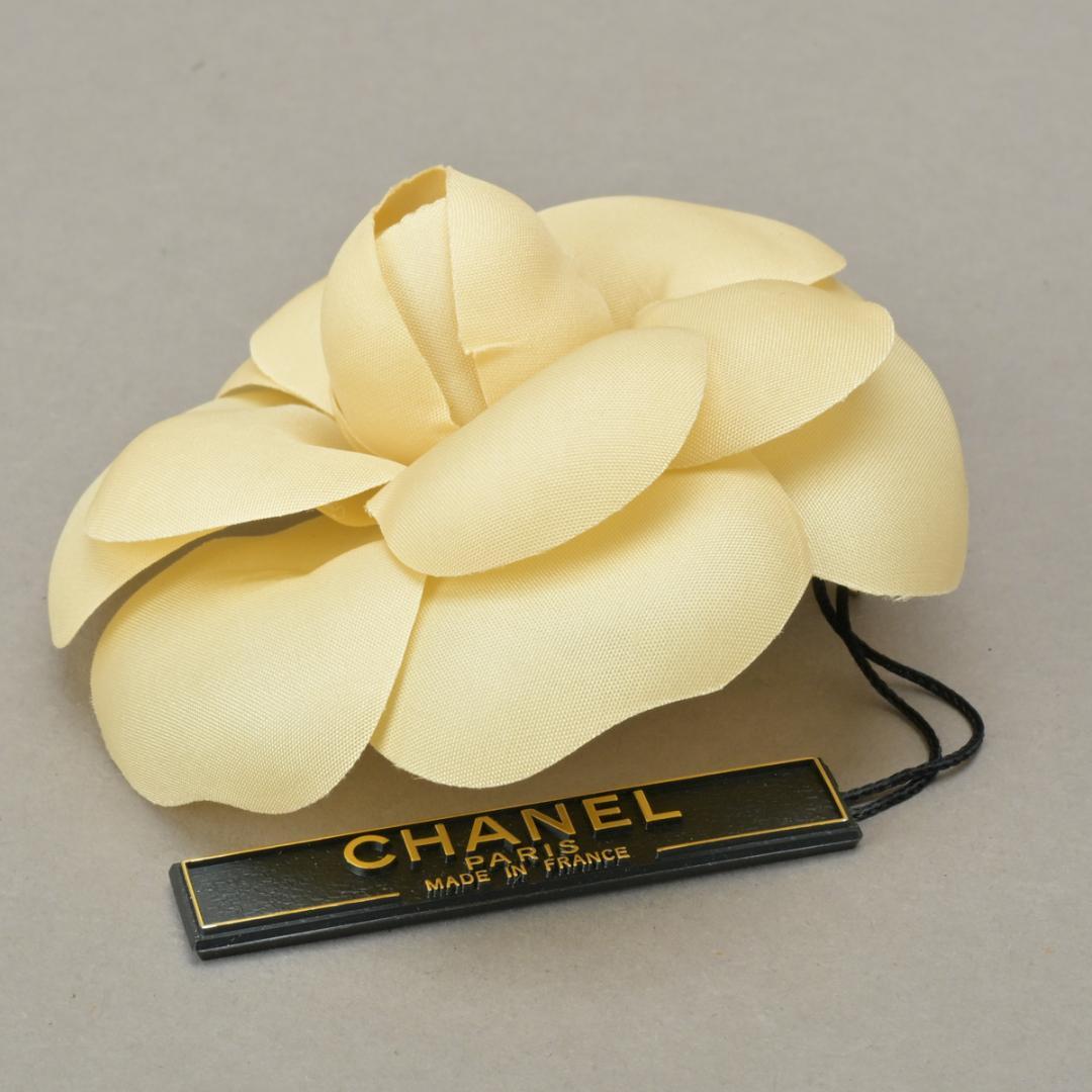 Chanel Camellia Brooch Corsage 8 Ivory White — view 4