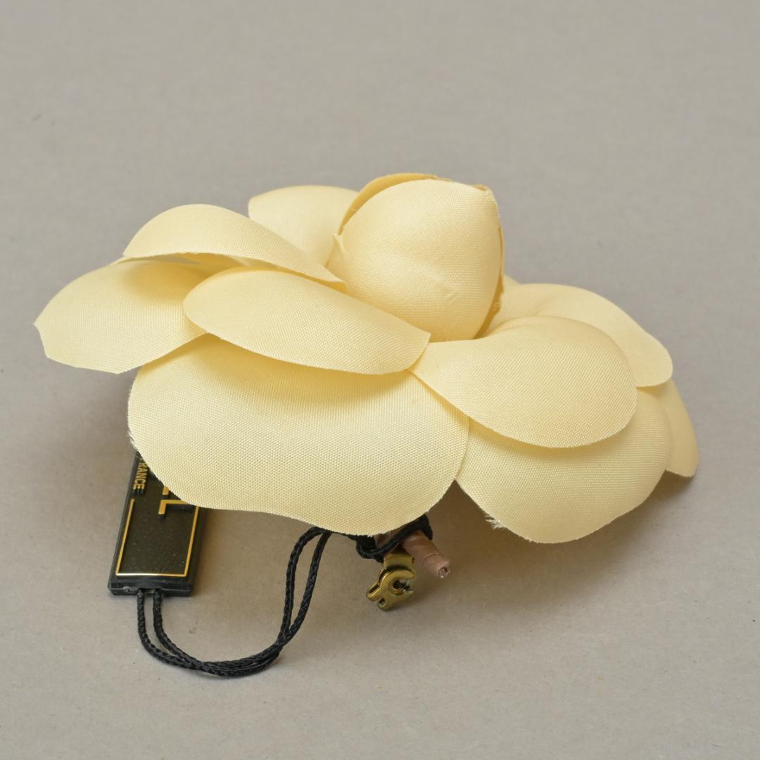 Chanel Camellia Brooch Corsage 8 Ivory White — view 5