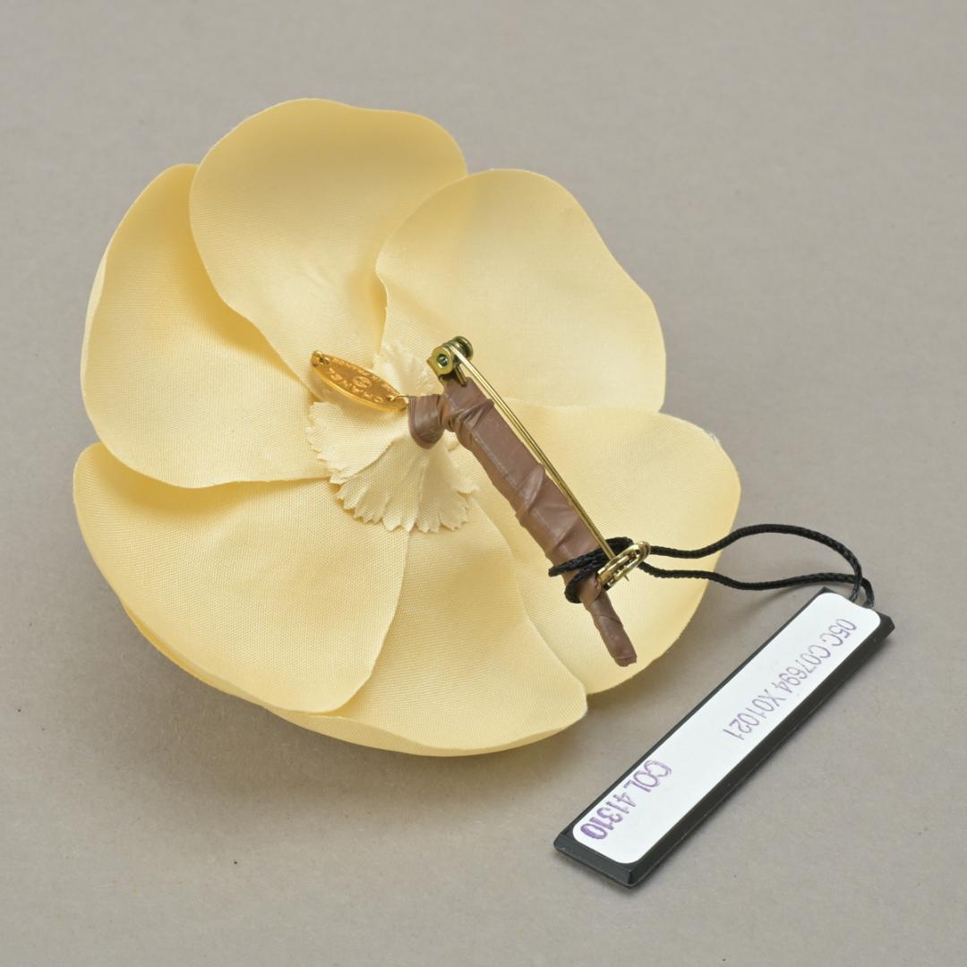 Chanel Camellia Brooch Corsage 8 Ivory White — view 6