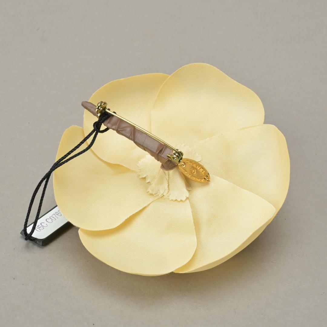 Chanel Camellia Brooch Corsage 8 Ivory White — view 7