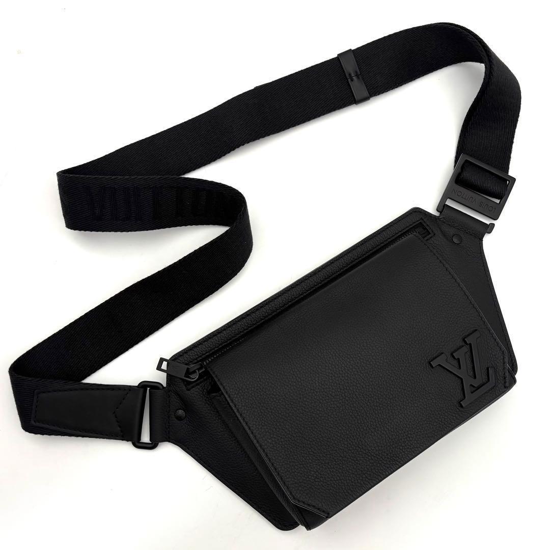 Louis Vuitton Aerogram Takeoff Sling Bag Noir — view 3
