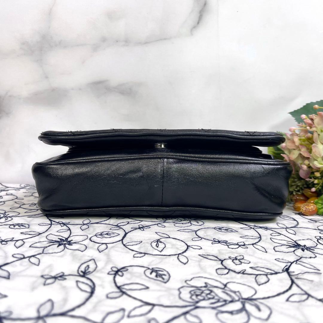 Chanel Chain Shoulder Wallet Quilted — view 6