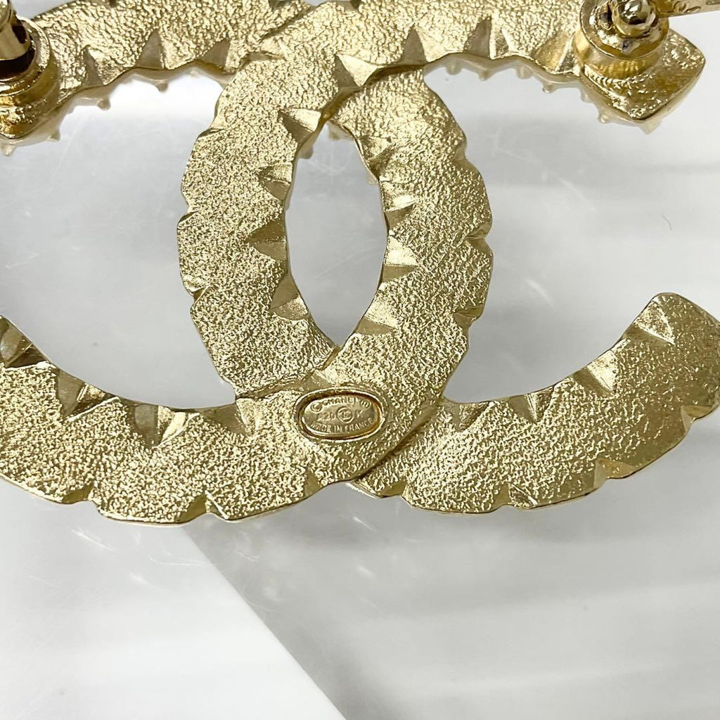 Chanel Brooch CC Logo Pearl Rhinestone Gold — view 5