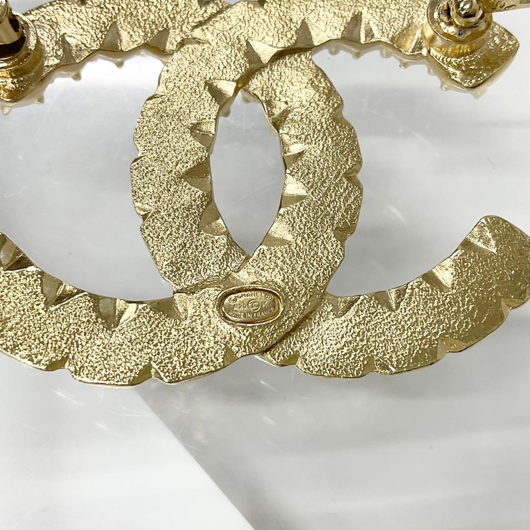 Chanel Brooch CC Logo Pearl Rhinestone Gold — view 5