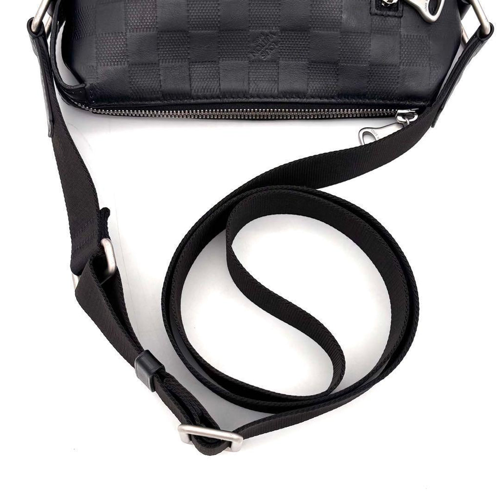 Louis Vuitton Damier Infini Discovery Messenger BB — view 5