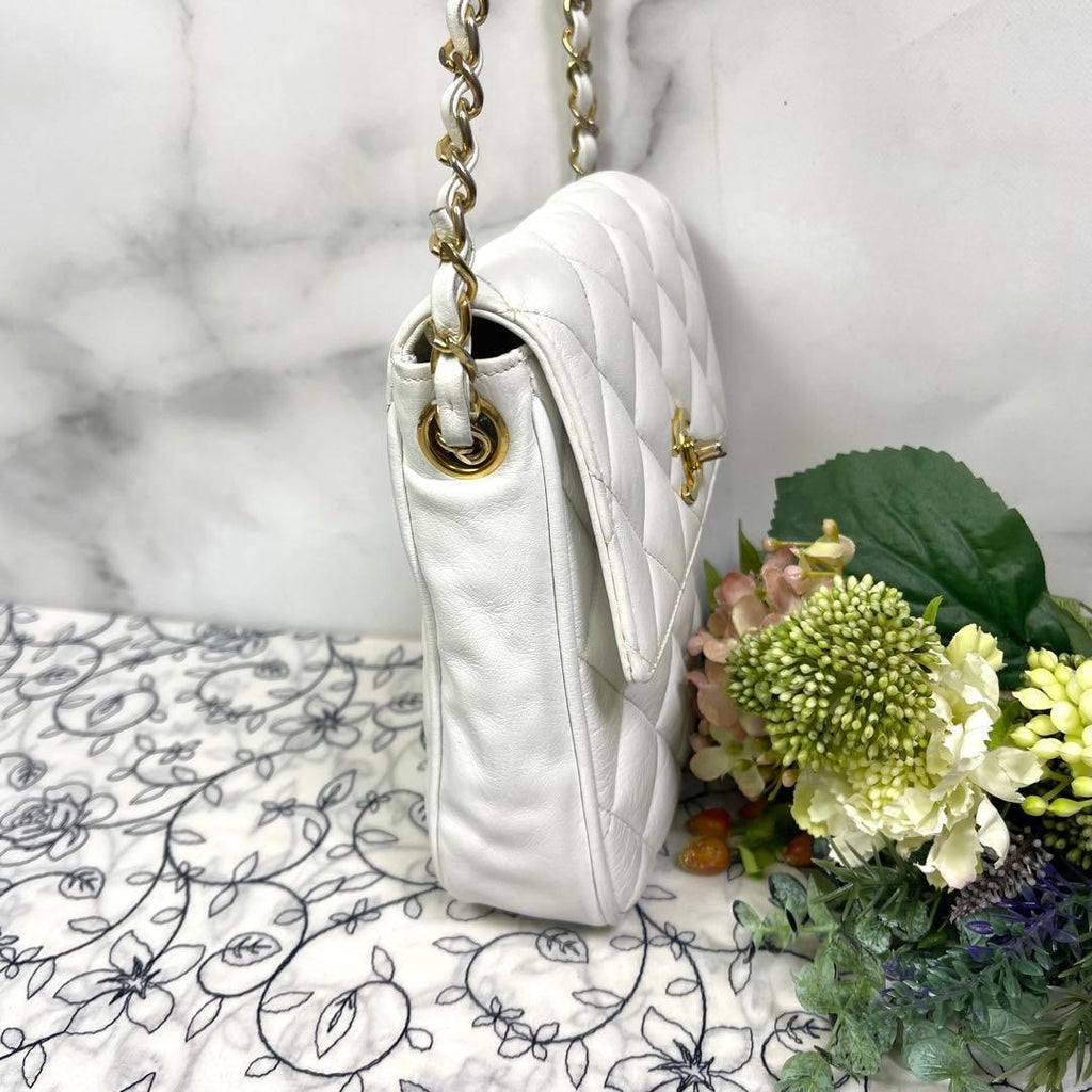 Chanel Vintage Turnlock Quilted — view 6