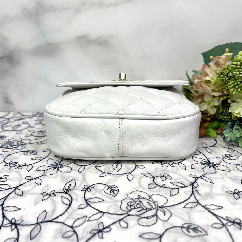 Chanel Vintage Turnlock Quilted — view 8