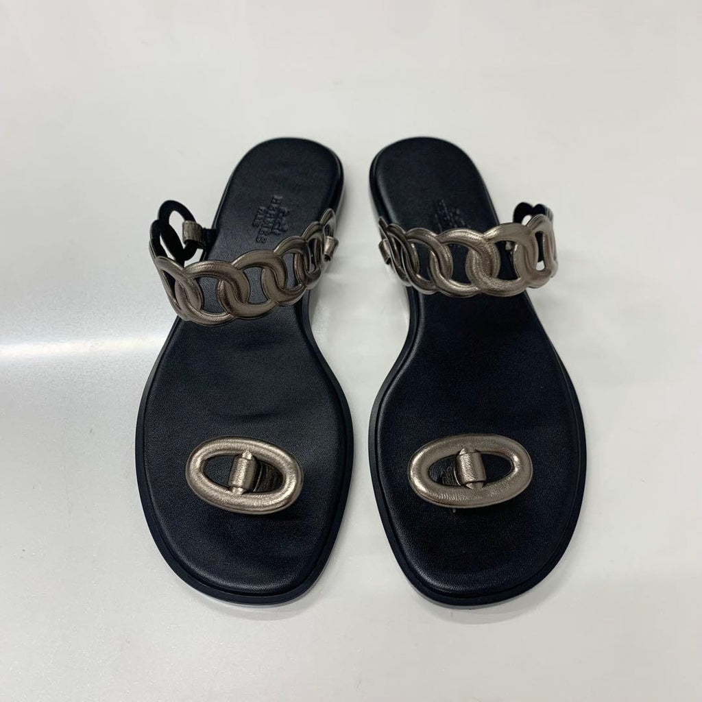 Hermes Eos Chaine D'ancre Leather Flat Sandals Black — view 2