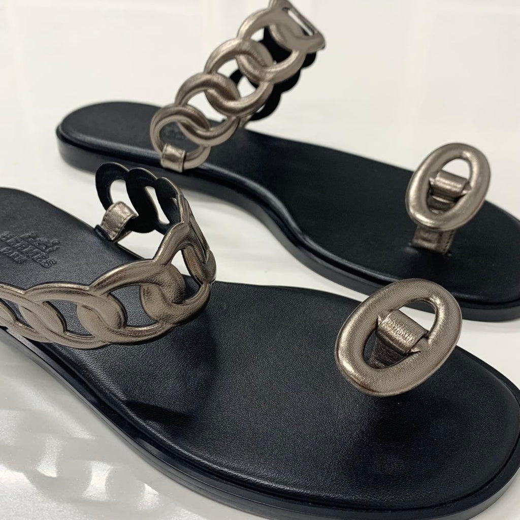 Hermes Eos Chaine D'ancre Leather Flat Sandals Black — view 9