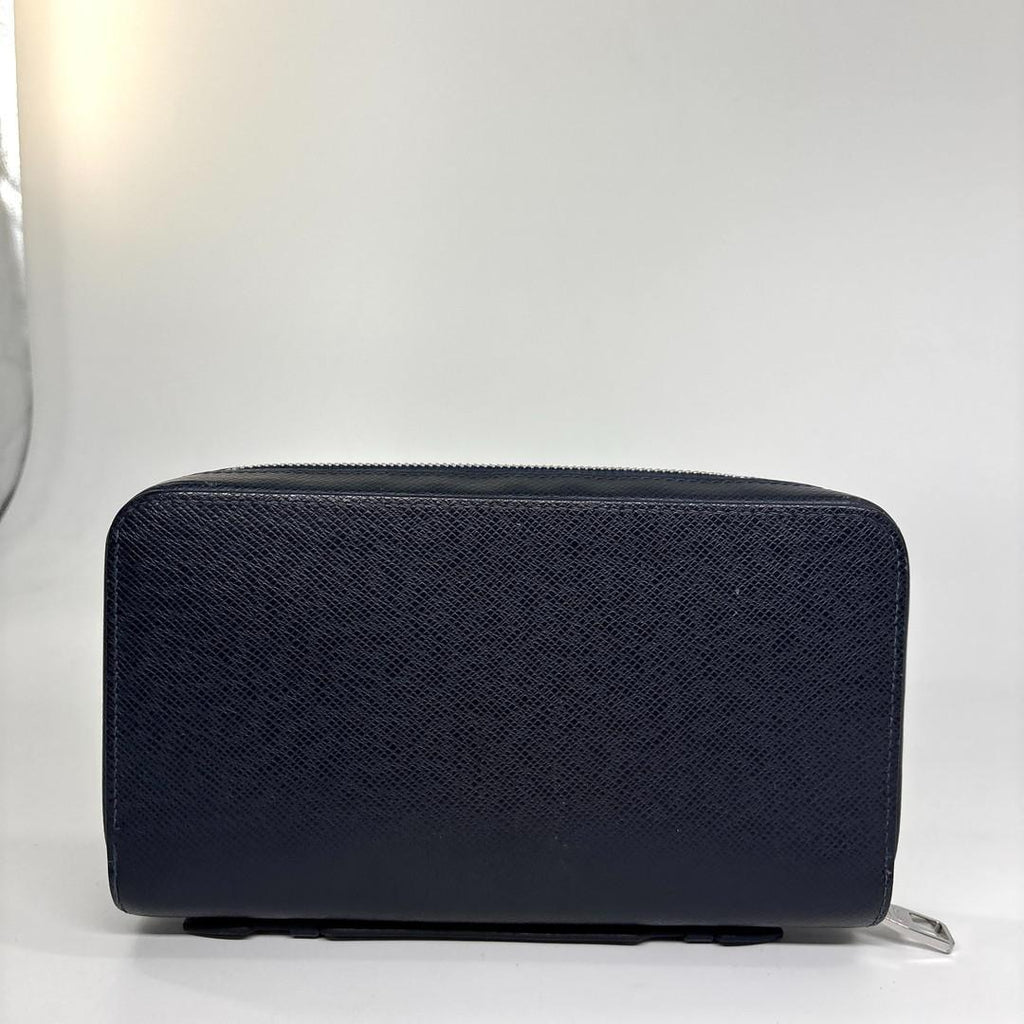 Louis Vuitton Taiga Zippy XL Wallet — view 4