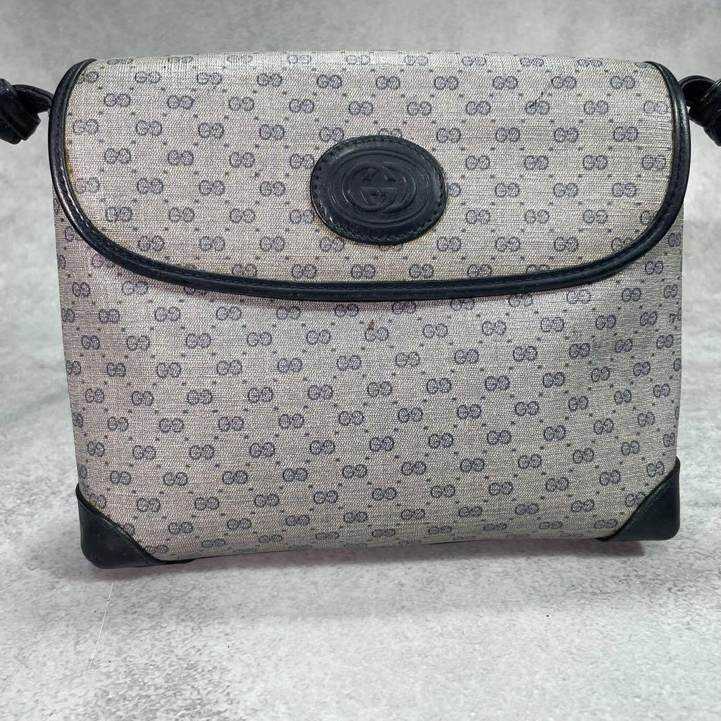 Gucci GG Shoulder Bag Navy Beige Logo Leather — view 2