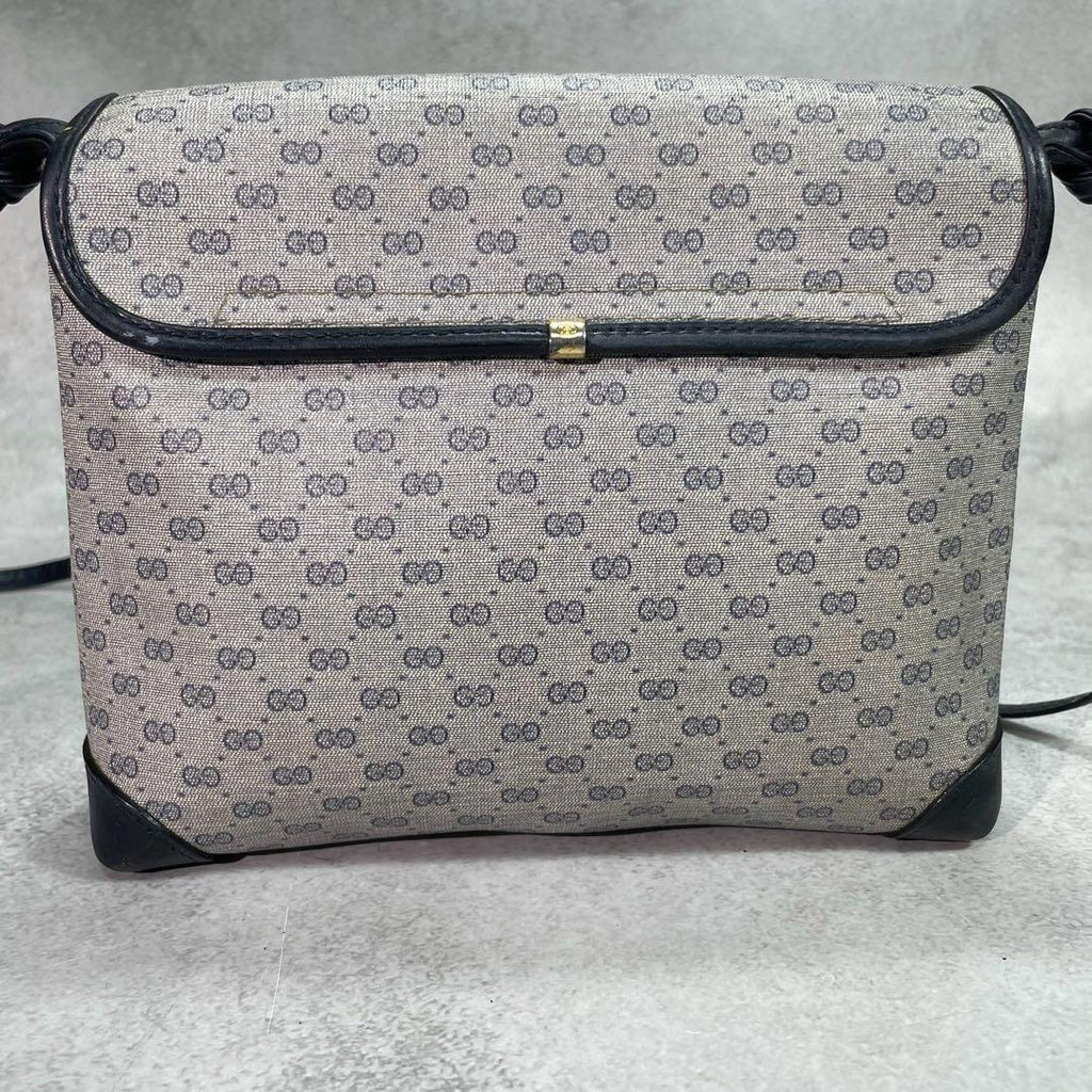 Gucci GG Shoulder Bag Navy Beige Logo Leather — view 3