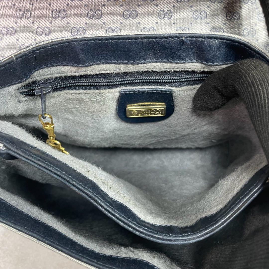 Gucci GG Shoulder Bag Navy Beige Logo Leather — view 5