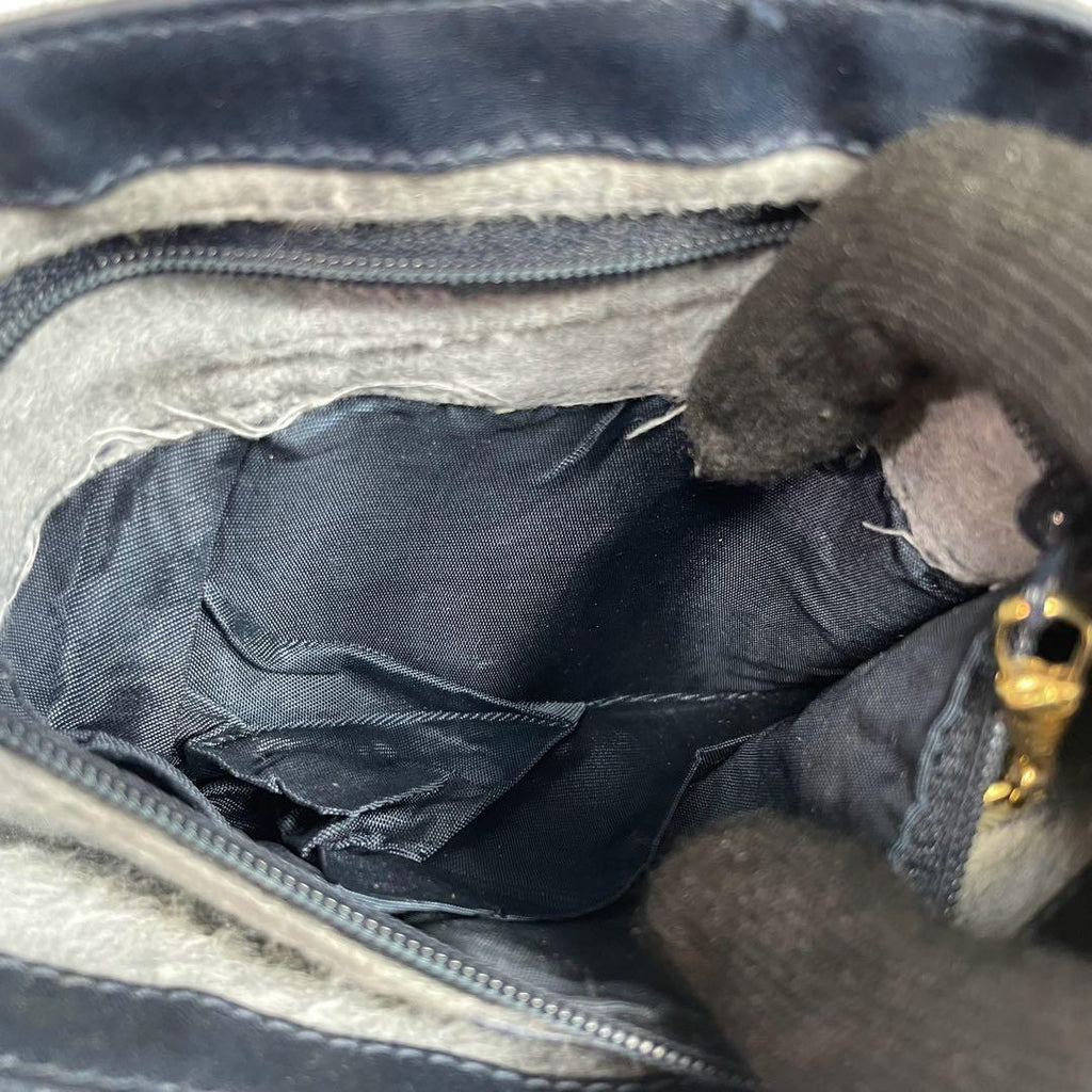 Gucci GG Shoulder Bag Navy Beige Logo Leather — view 6