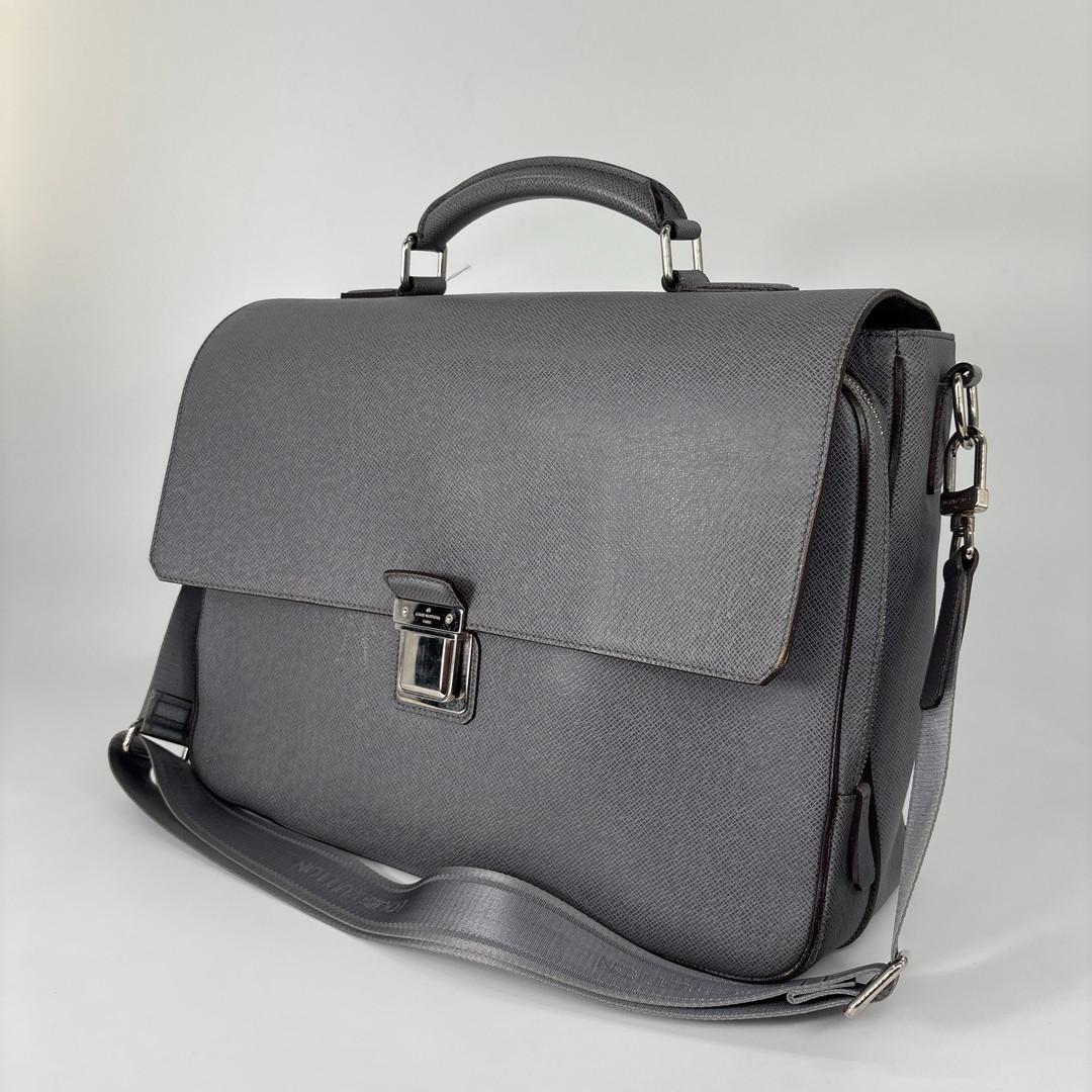 Louis Vuitton Super Taiga Vasili GM Business Bag Gray — view 2