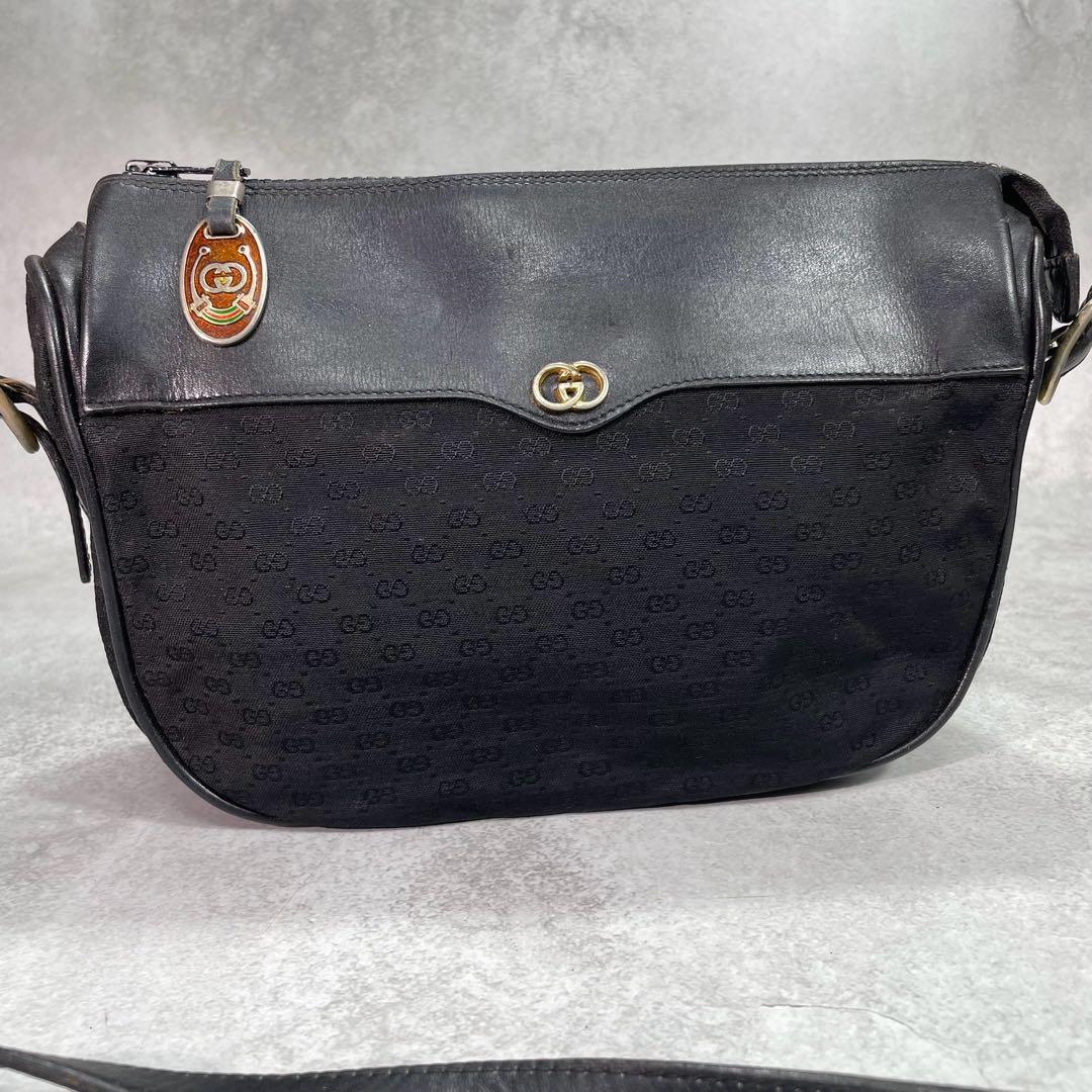 Gucci GG Shoulder Bag Black Leather Gold Logo — view 2