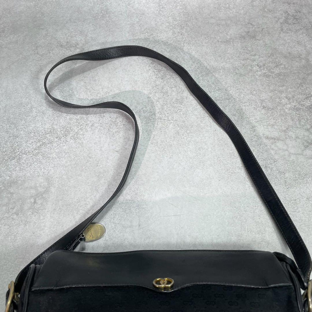 Gucci GG Shoulder Bag Black Leather Gold Logo — view 4