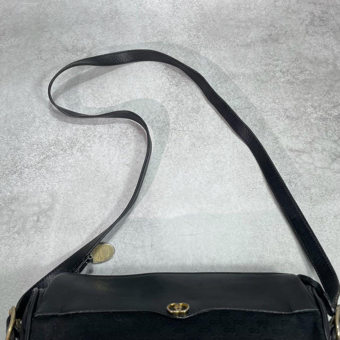 Gucci GG Shoulder Bag Black Leather Gold Logo — view 4