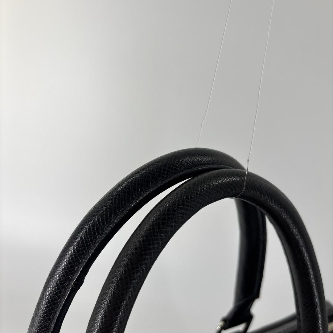 Louis Vuitton Super Taiga Porte Documents PM Noir Business Bag Black — view 6