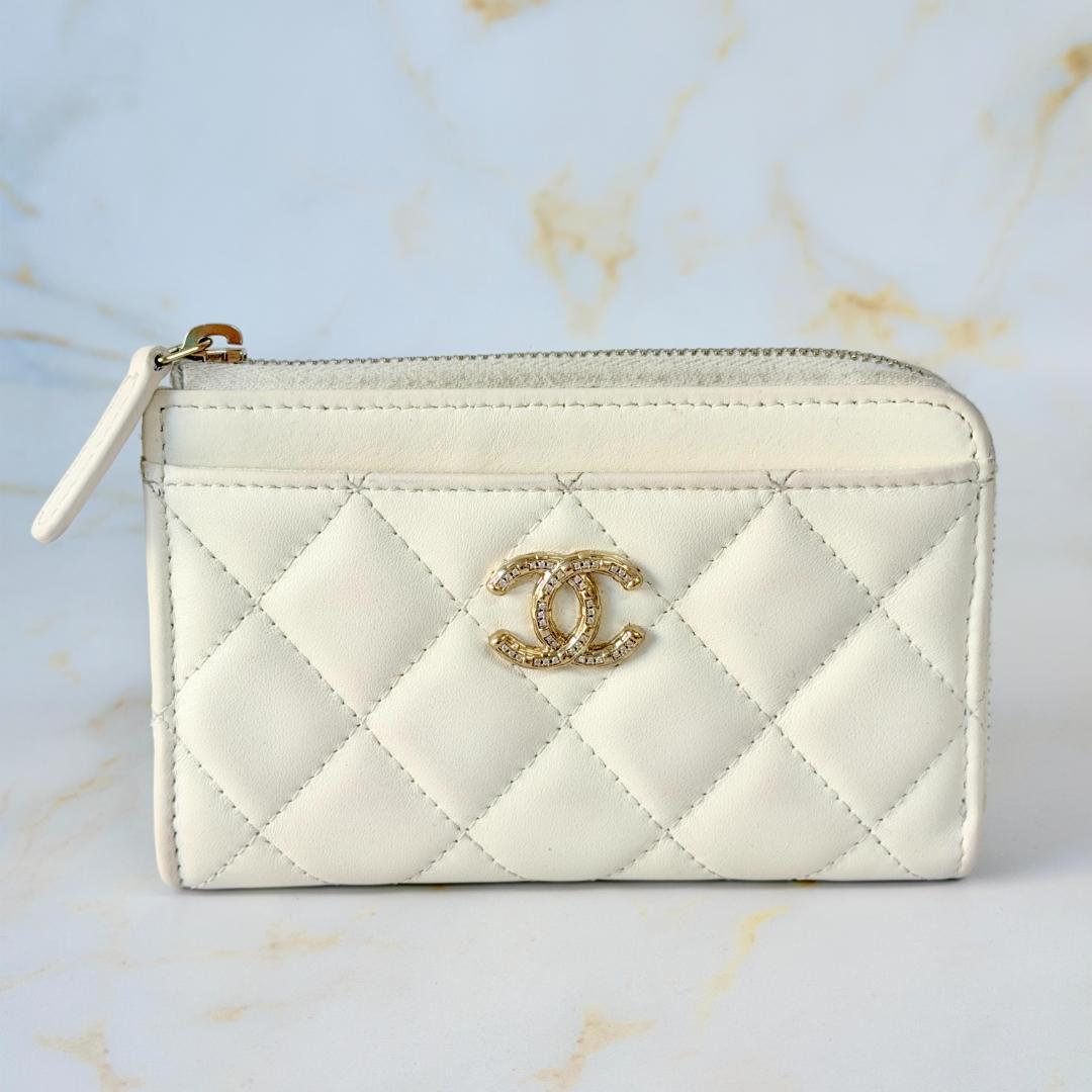 Chanel Quilted CC Logo Fragment Case White — view 2