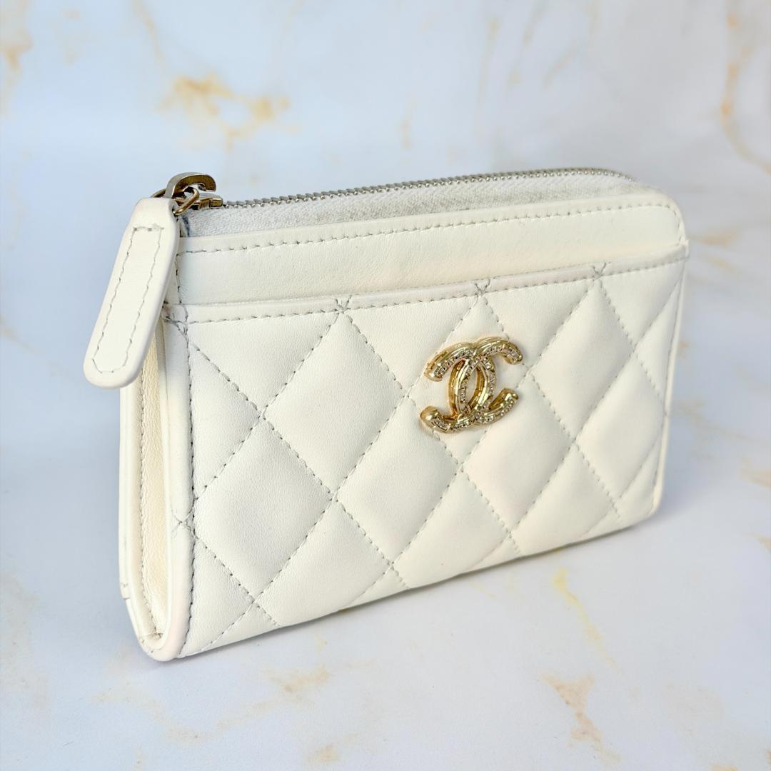 Chanel Quilted CC Logo Fragment Case White — view 3