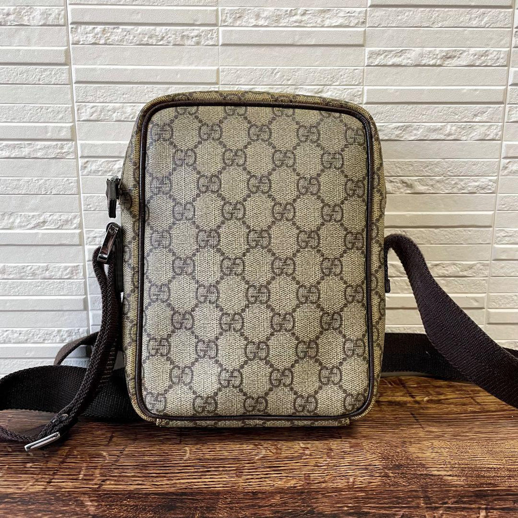 Gucci GG Supreme Leather Messenger Shoulder Bag — view 2