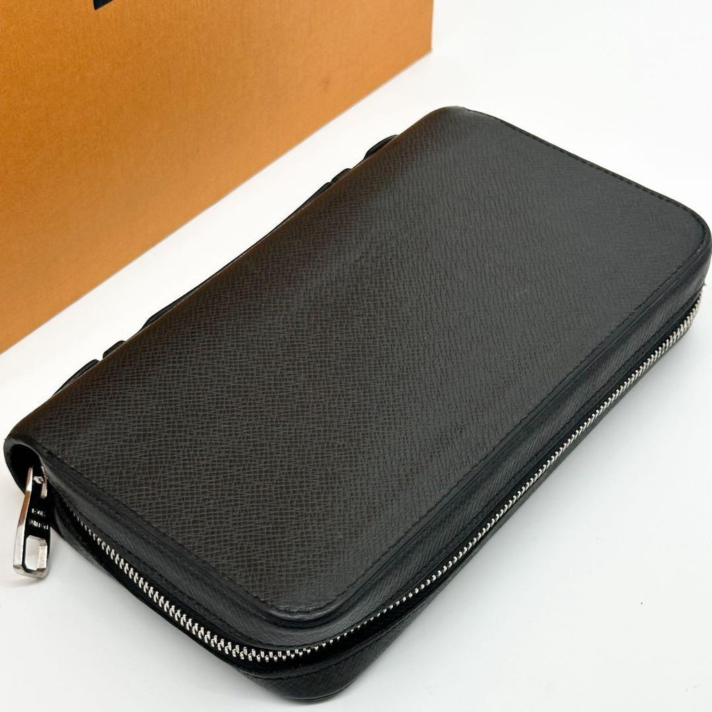 Louis Vuitton Zippy XL Taiga Black Second Wallet Handbag — view 5