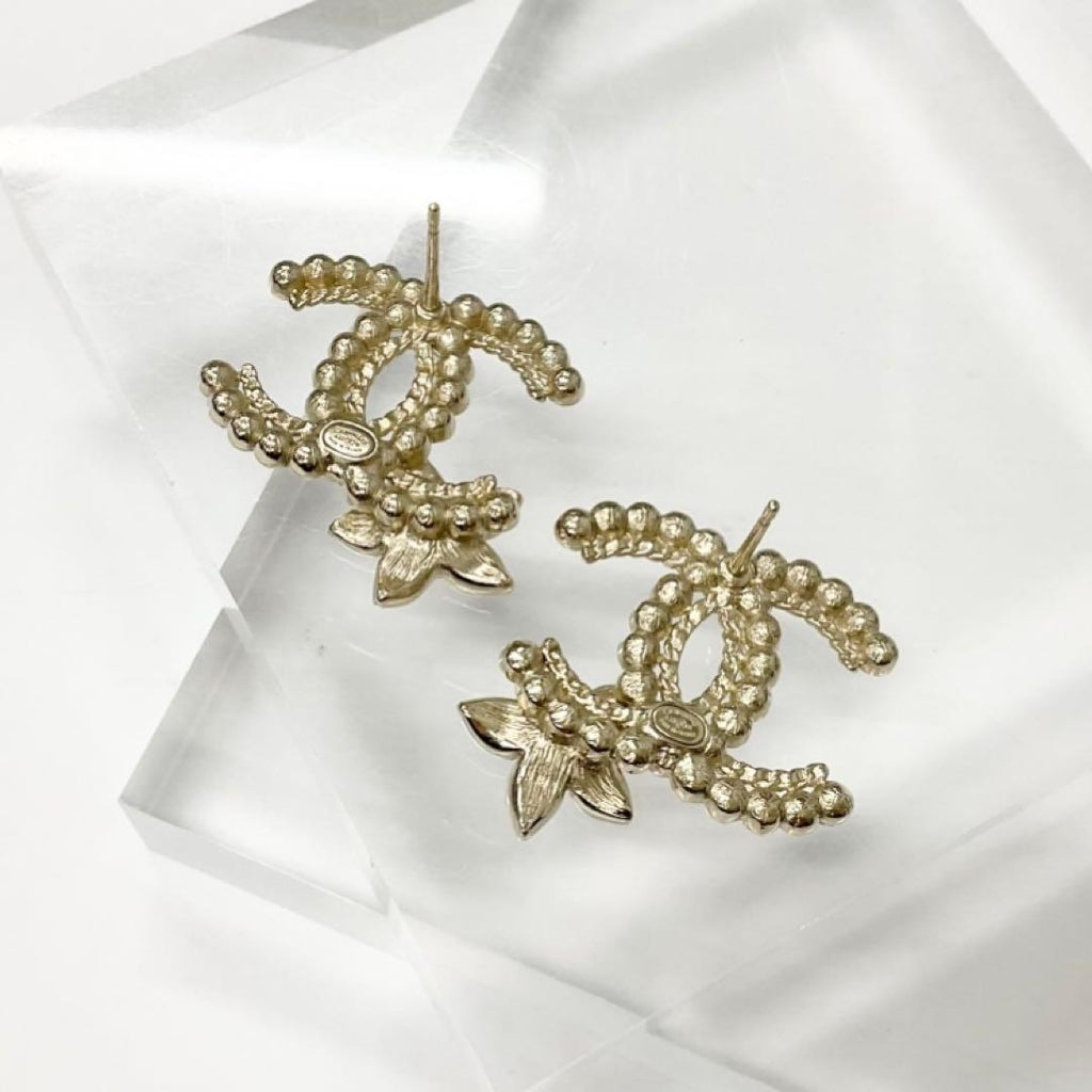 Chanel Earrings CC Logo Pearl Rhinestone Flower Gold — view 3