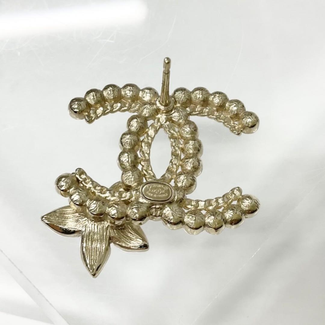 Chanel Earrings CC Logo Pearl Rhinestone Flower Gold — view 5