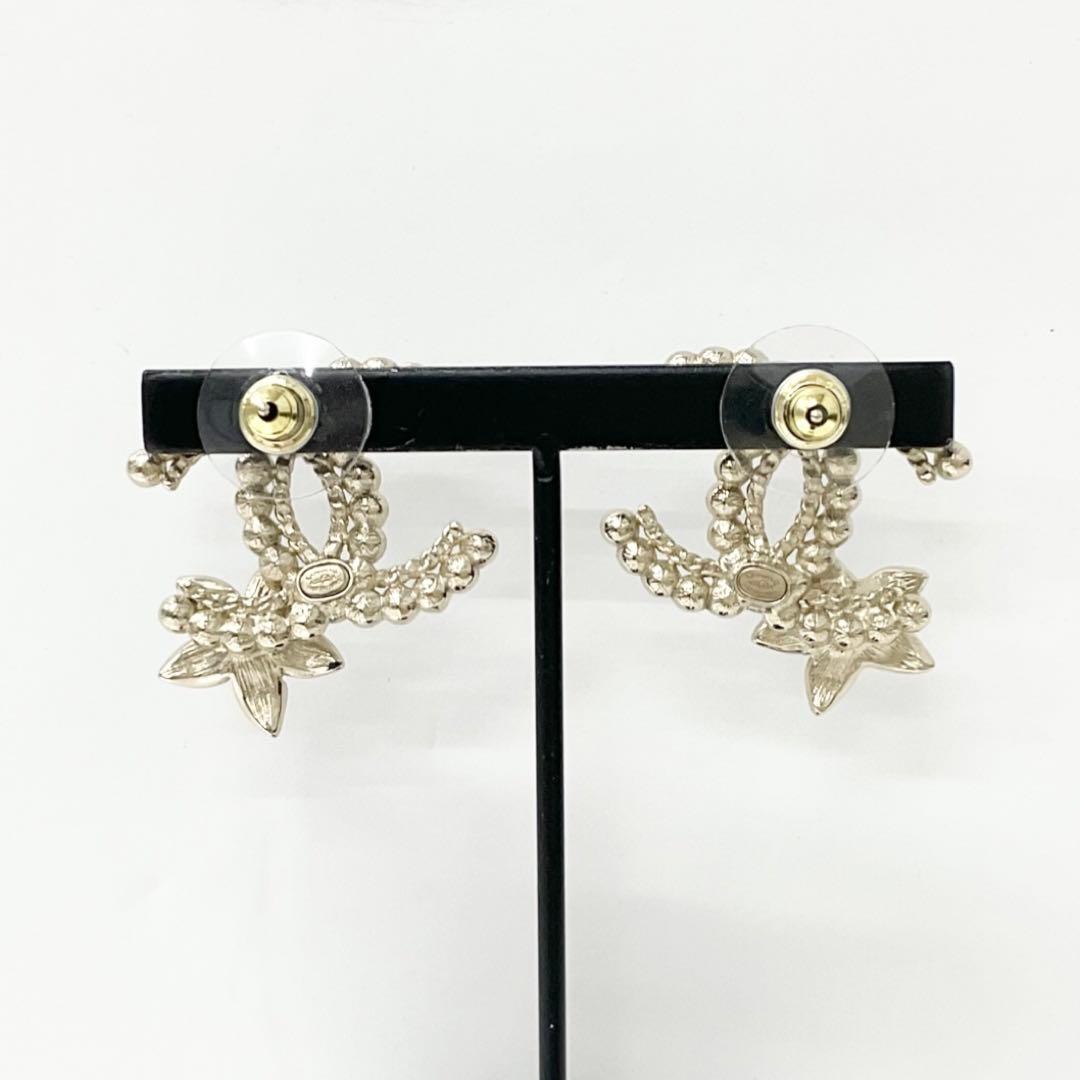 Chanel Earrings CC Logo Pearl Rhinestone Flower Gold — view 8