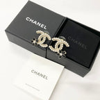 Chanel Earrings CC Logo Pearl Rhinestone Flower Gold — view 9