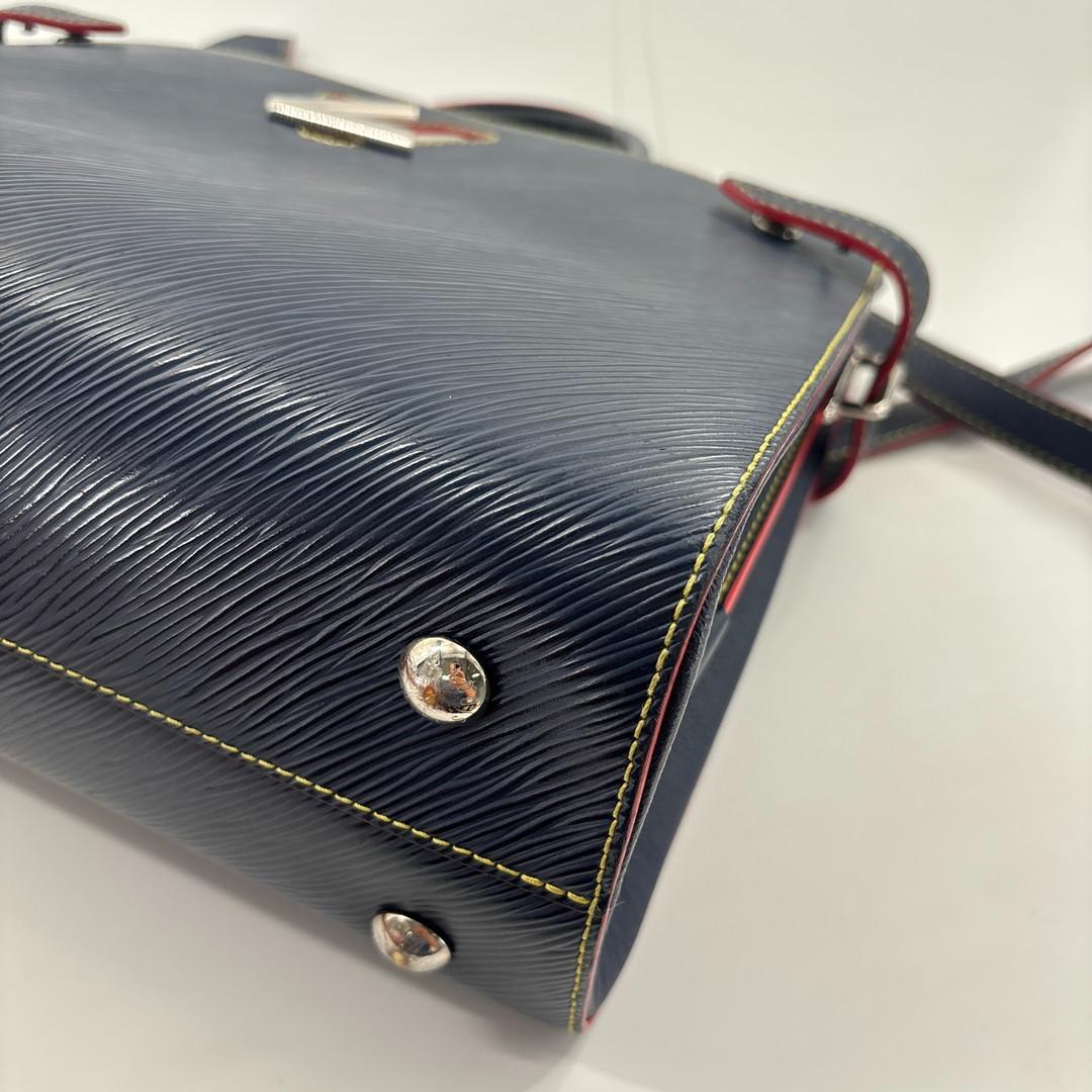 Louis Vuitton Epi Twist Tote Handbag 2-Way — view 9