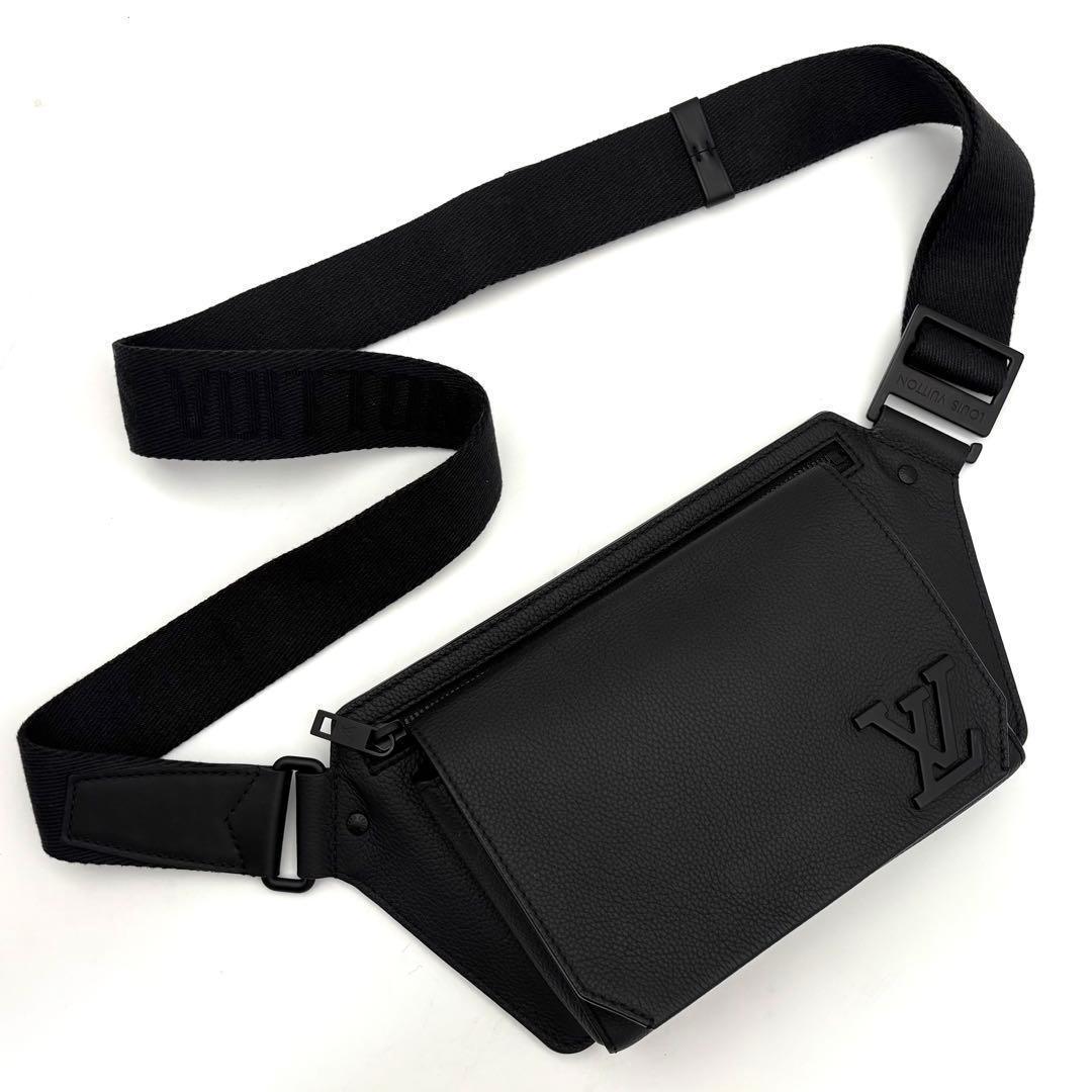 Louis Vuitton Aerogram Takeoff Sling Bag Noir — view 3