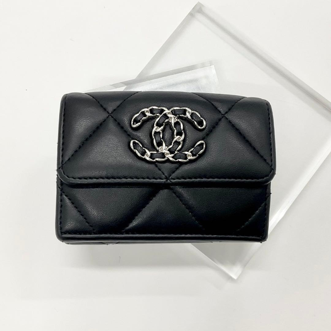 Chanel 19 Small Wallet Folding — view 2