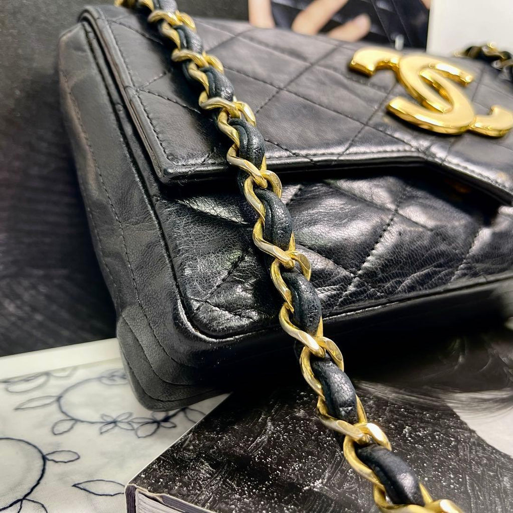Chanel Vintage CC Logo Quilted Chain Shoulder Bag — view 4