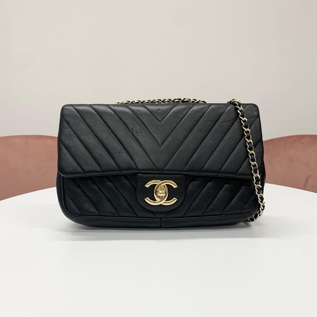 Chanel Chez Blanc CC Logo Stitch Turnlock Shoulder Bag