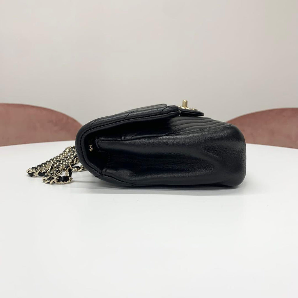 Chanel Chez Blanc CC Logo Stitch Turnlock Shoulder Bag — view 2