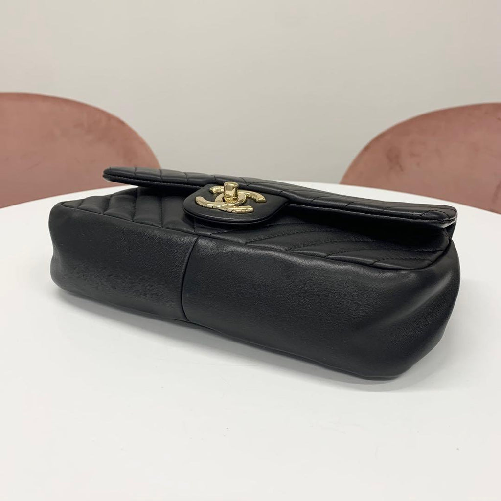 Chanel Chez Blanc CC Logo Stitch Turnlock Shoulder Bag — view 4