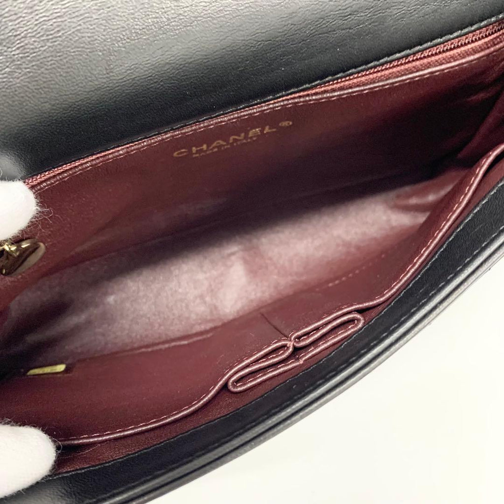 Chanel Chez Blanc CC Logo Stitch Turnlock Shoulder Bag — view 7