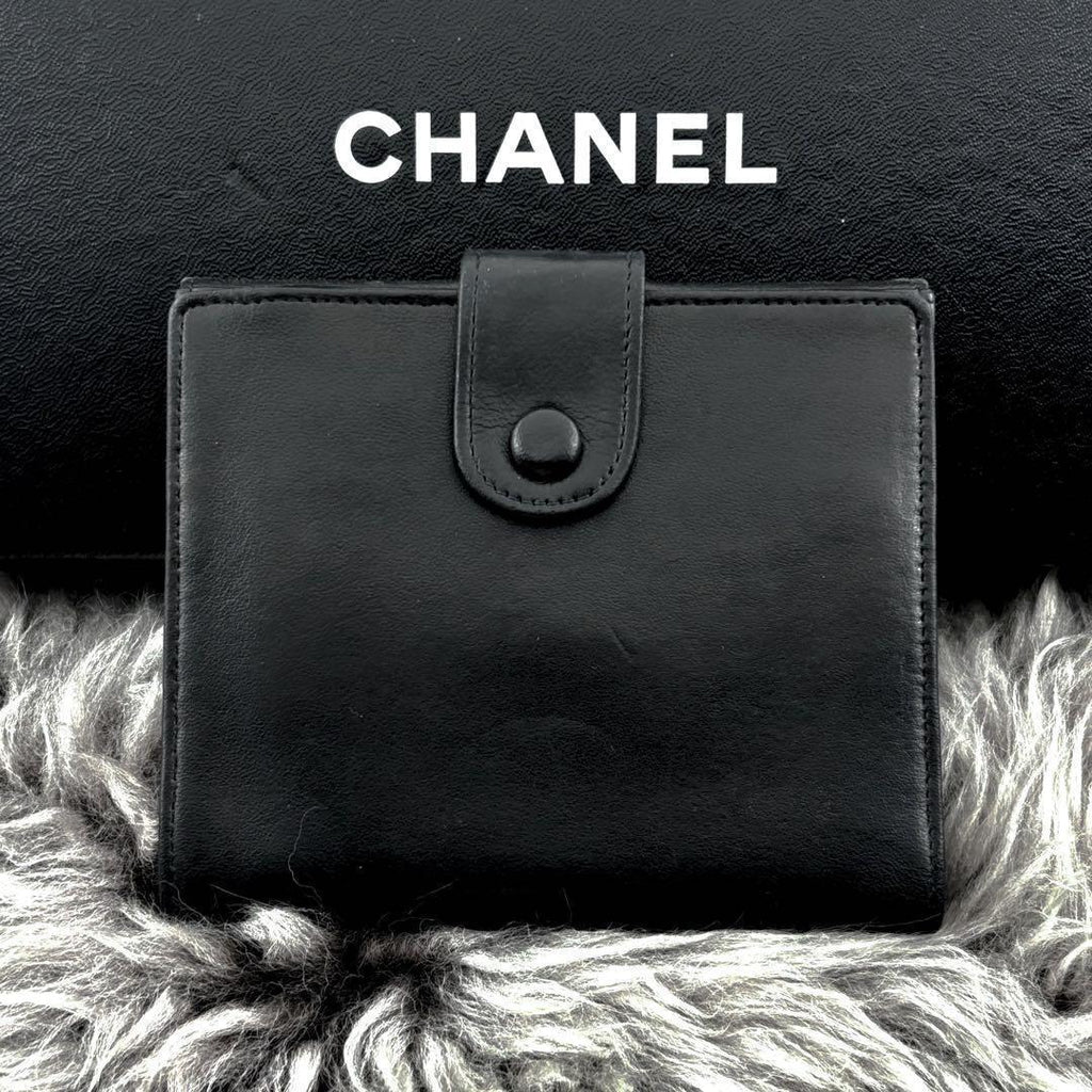 Chanel Wallet Coco Stitch Jumbo CC Logo Hook Bifold — view 2