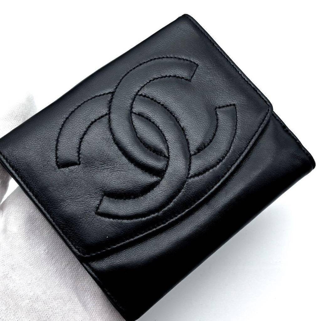 Chanel Wallet Coco Stitch Jumbo CC Logo Hook Bifold — view 3