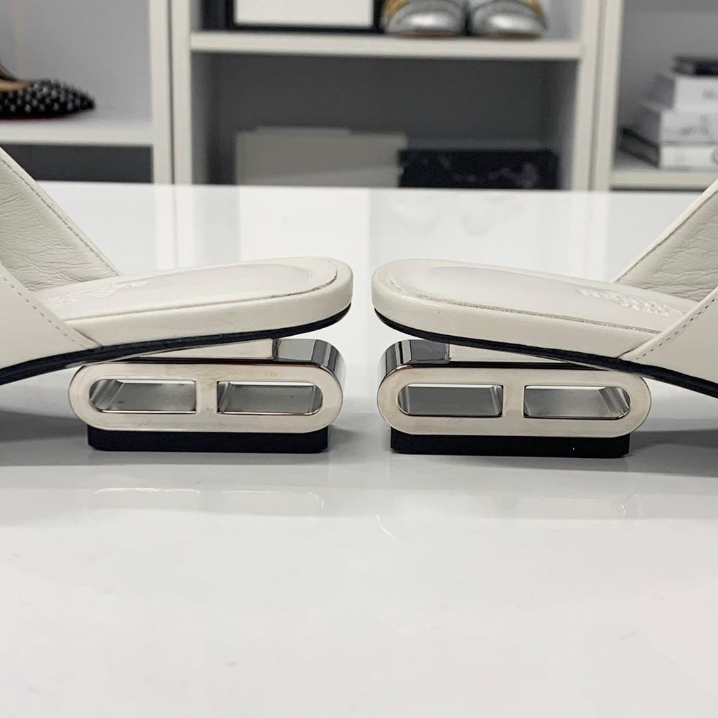 Hermes Idol Leather Chaine D'ancre Sandals White — view 9