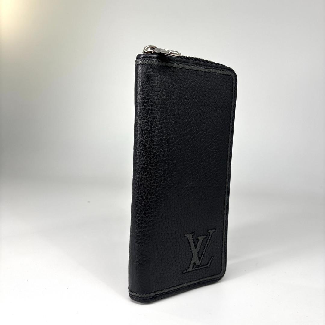 Louis Vuitton Vertical Zippy Wallet — view 3
